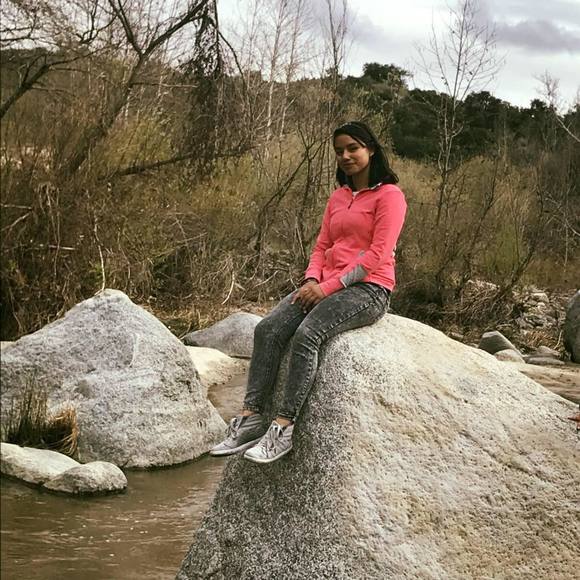 Meet your Posher, Jakeline - Picture 1 of 1